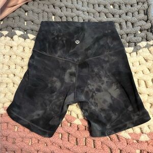 Lululemon tye dye 6” align shorts in size 4